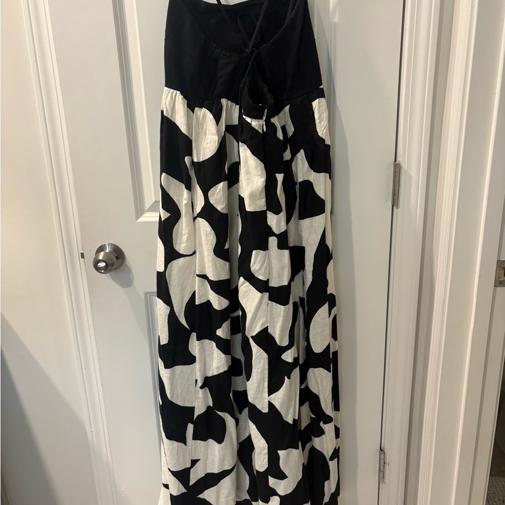 Black & White Abercrombie and Fitch Printed Maxi Dress - Picture 2 of 3